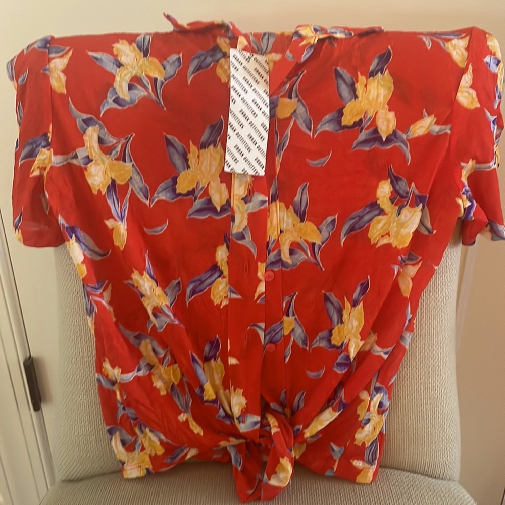 Light weight urban outfitters never worn tropical summer top.
